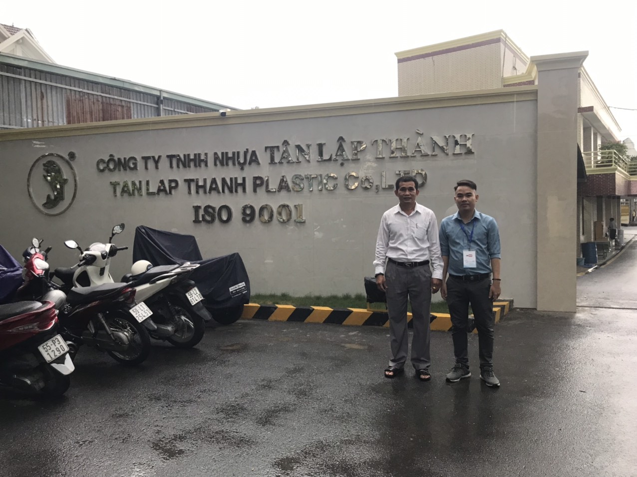 Photo with contacted person